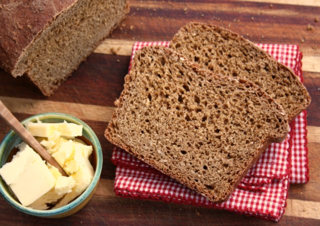 oatmeal molasses brown bread - an easy recipe for beginners