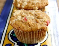streusel toped rhubarb muffins