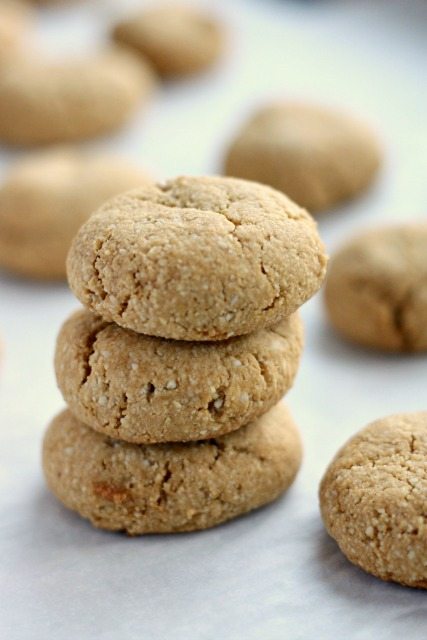 Easy almond cookies 