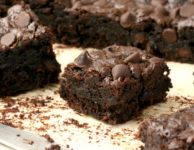 Healthy Zucchini Brownies, fudgy brownies, filled with zucchini, flax and chocolate chips.