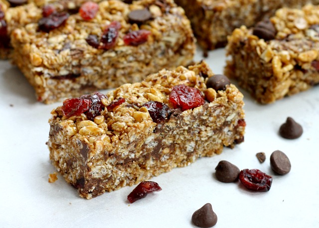 Crispy Chocolate Chip Granola Bars are no-bake and easy. This is a nut-free recipe.