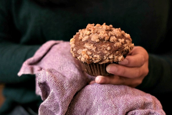Pumpkin spice latte muffins with pink dish cloth