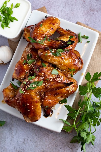 molasses chicken wings with parsley 