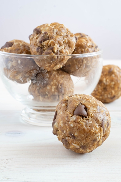 energy balls made with peanut butter with white background